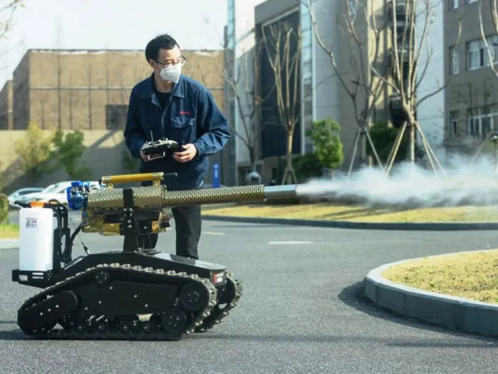 روبوتات الصين تحارب كورونا (فيديو)