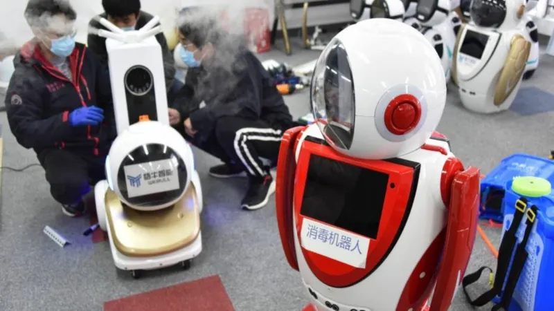 روبوتات الصين تحارب كورونا (فيديو)