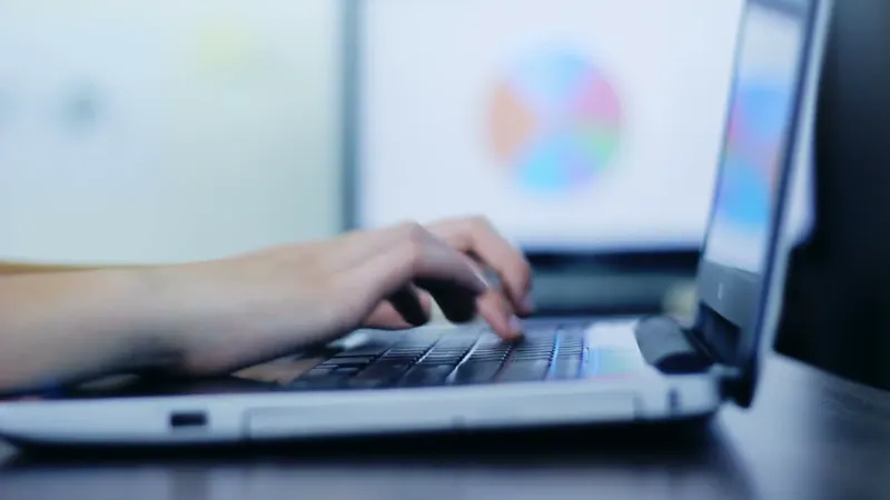  شركات ترصد رضا موظفيها عبر مواقع التواصل الاجتماعي!