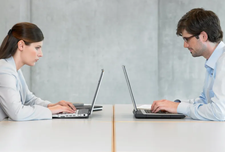 ما هي الوظائف التي تقدمت فيها السيدات على الرجال؟