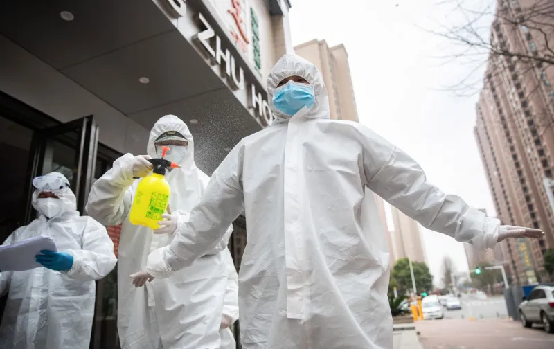 ماذا يعني تصنيف كورونا «وباءً عالميًا»؟ الأطباء يجيبون