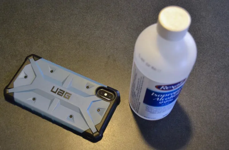 إرشادات «أبل» لتنظيف الهواتف للوقاية من كورونا (فيديو)