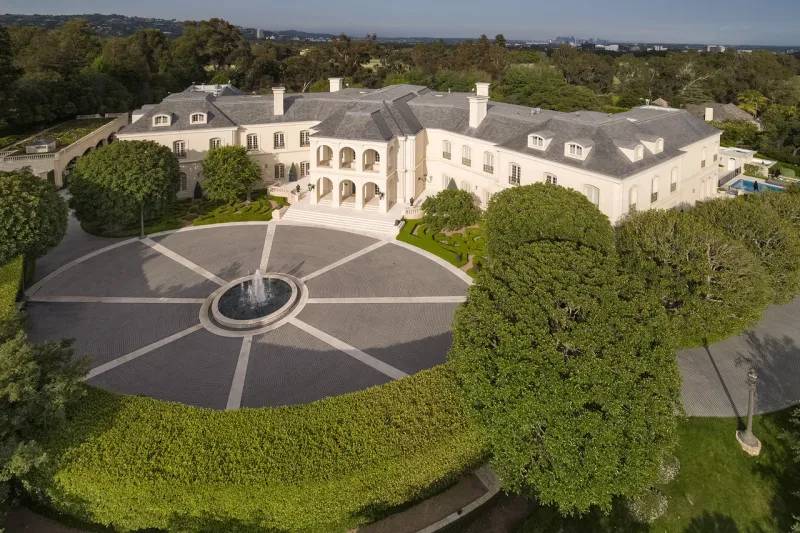 كيف تحول ملياردير من أثرياء العالم إلى مشرد بلا مأوي؟