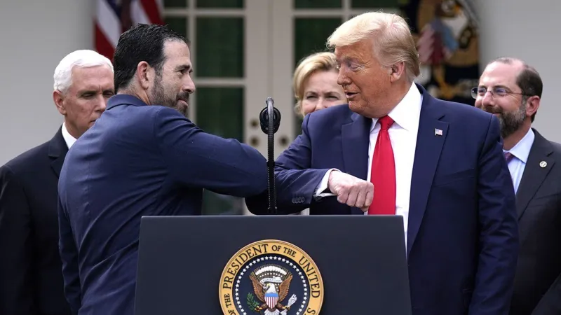 كورونا تضع ترامب في موقف محرج (فيديو)