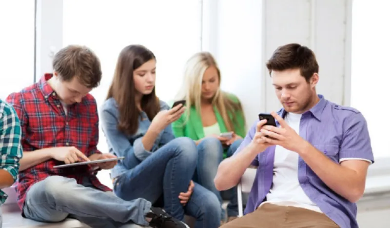 5 أمراض نفسية تسببها التكنولوجيا «إنفوجراف»