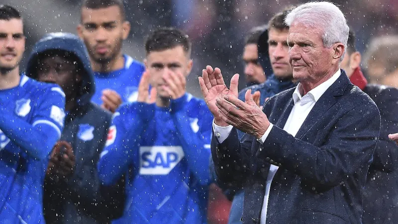 ملياردير يتعهد بإهداء مصل كورونا للعالم 