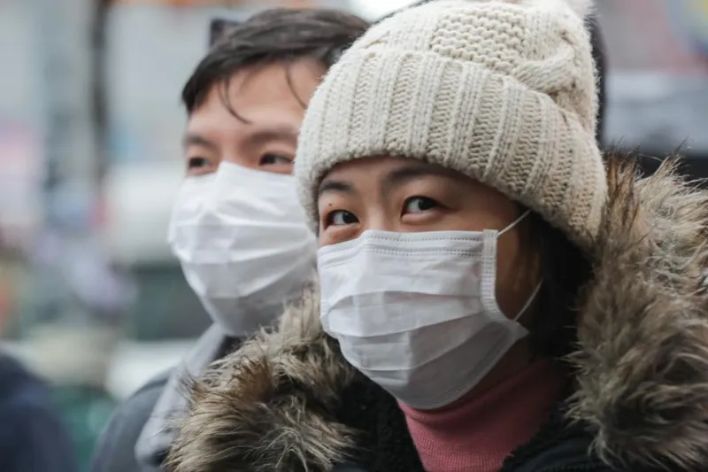 سرقة المستلزمات الطبية .. كورونا تشعل حرب الشوارع بين الدول ! (فيديو)