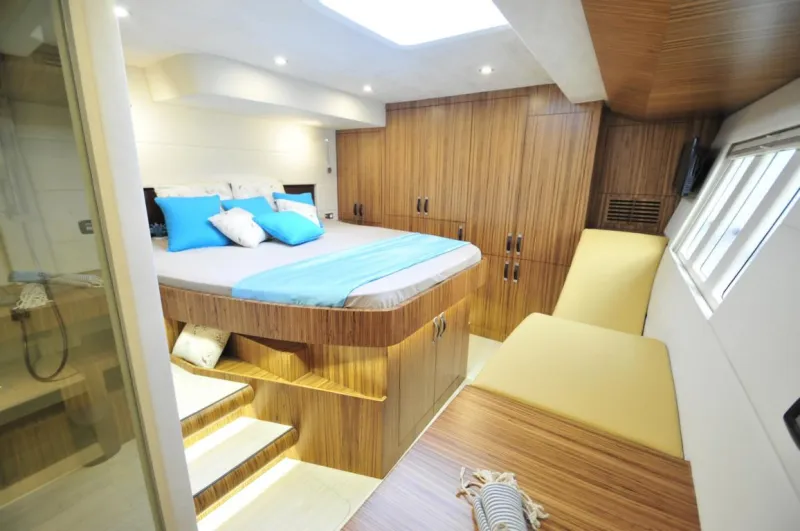  سيرينتي 64 أول يخت فاخر يعمل بدون وقود (فيديو)