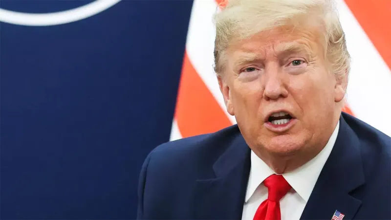 ماذا فعل ترامب عندما فاجأته طبيبة بجانبه بإصابتها بالحمى؟ «فيديو»