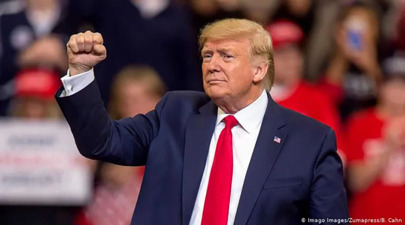 ماذا فعل ترامب عندما فاجأته طبيبة بجانبه بإصابتها بالحمى؟ «فيديو»