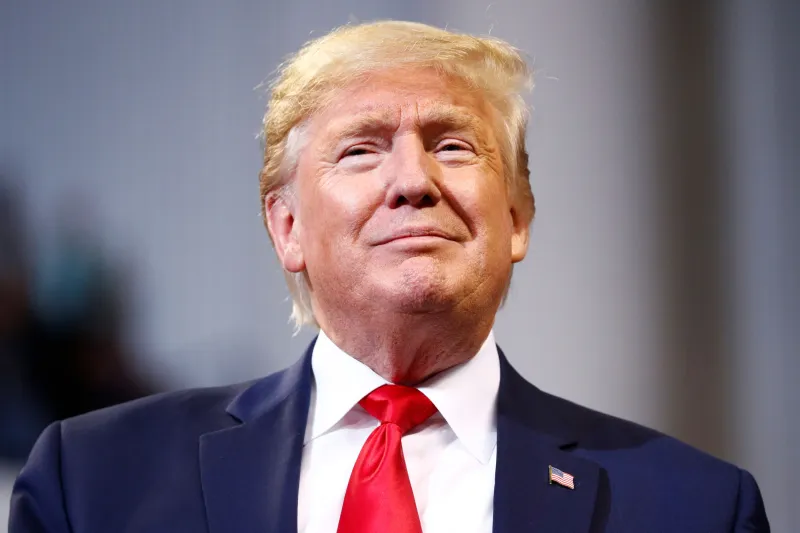 ماذا فعل ترامب عندما فاجأته طبيبة بجانبه بإصابتها بالحمى؟ «فيديو»