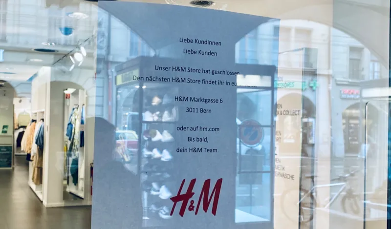 ماذا تفعل أكبر شركات الموضة والأزياء لمواجهة وباء كورونا؟ 