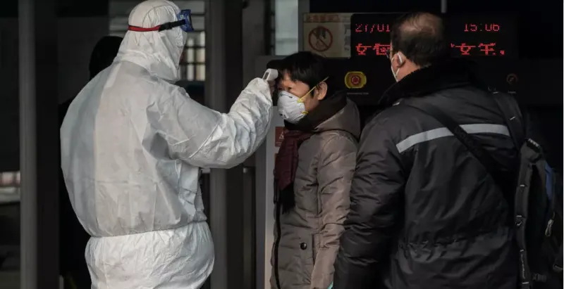 هل يبقى فيروس كورونا حيًا على الملابس؟..الأطباء يجيبون