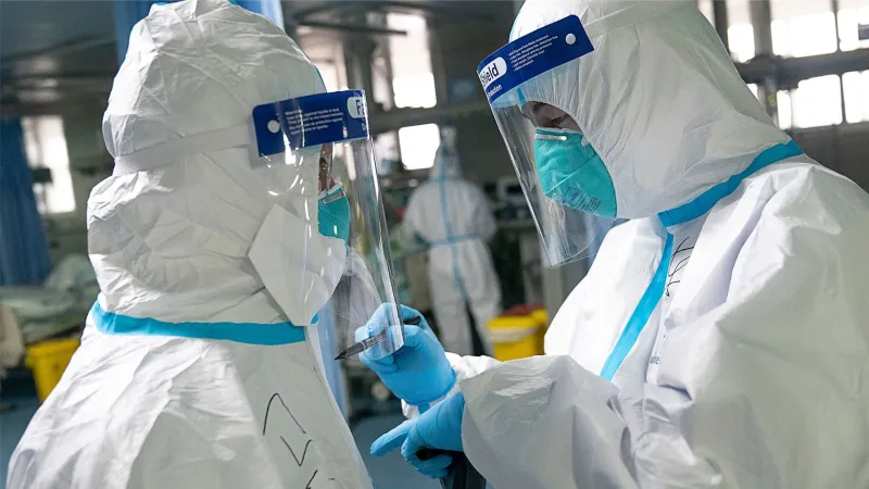 ما المدة التي يعيشها فيروس كورونا بجسم المصاب؟