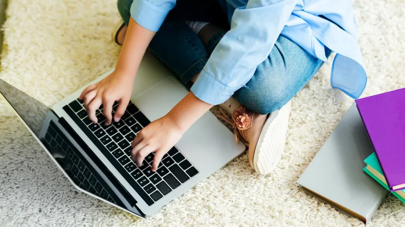 لوحة مفاتيح اللابتوب قد تصيبك بكورونا ..إليك طريقة تعقيمها لوحة مفاتيح اللابتوب قد تصيبك بكورونا ..إليك طريقة تعقيمها