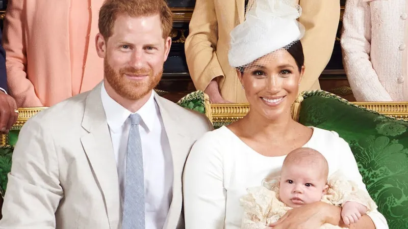 رسميا.. الأمير هاري وميغان يودعان الحياة الملكية بهذه الرسالة