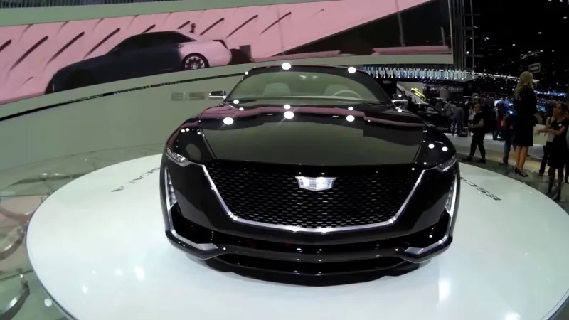 تجمع بين الفخامة والرفاهية..سيارة كهربائية جديدة من كاديلاك «فيديو»
