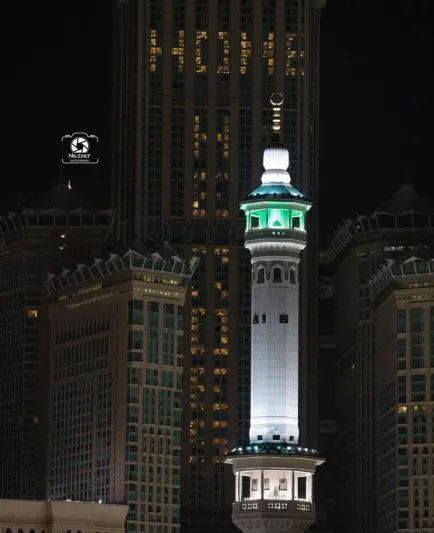 إضاءة ساعة مكة فيرمونت دعماَ لأبطال الوطن