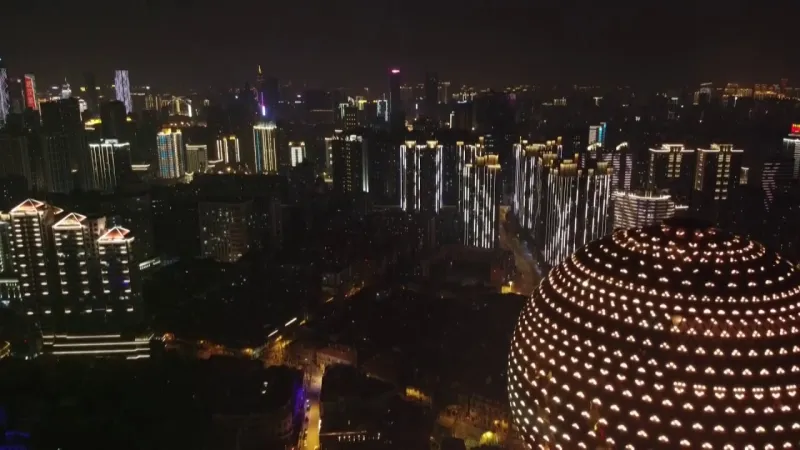 تلألأت بالأضواء..ووهان تحتفل بانتصارها على كورونا (فيديو)