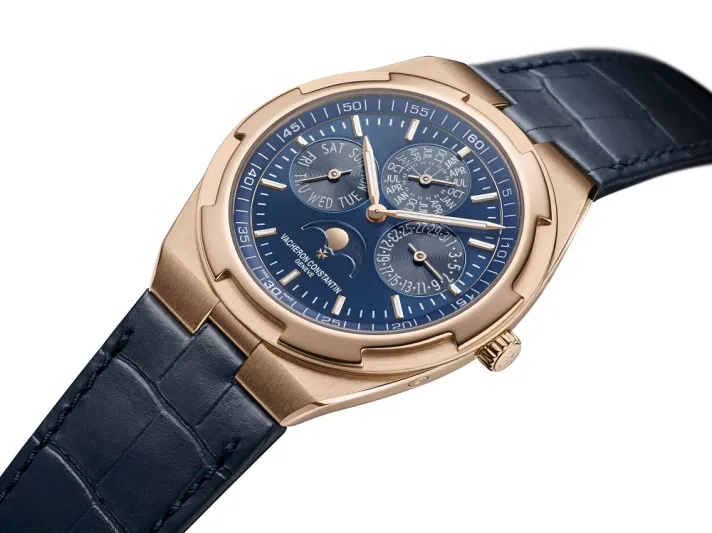 للأناقة عنوان.. 3 ساعات بديعة بلون الذهب 