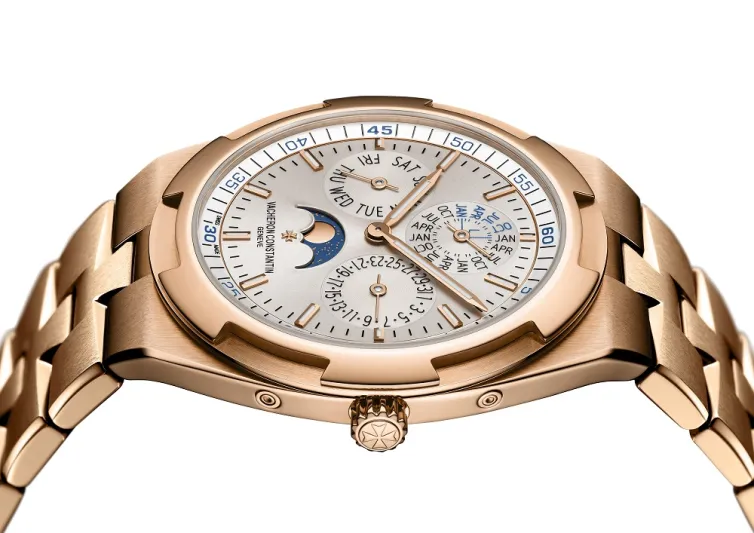 للأناقة عنوان.. 3 ساعات بديعة بلون الذهب 