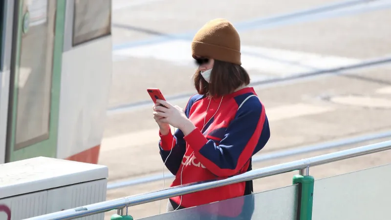 كورونا تدفع أبل وغوغل للتعاون معاً للمرة الأولى في التاريخ