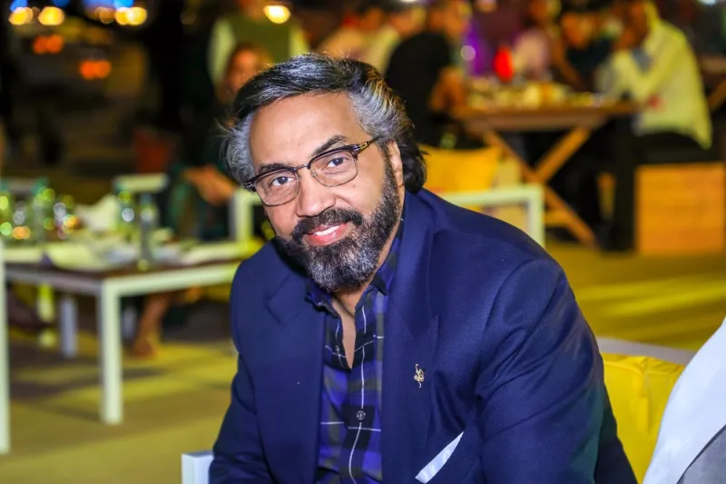 الرئيس التنفيذي لشركة "دي إتش ال": سلامة موظفينا على قمة أولوياتنا وأسلوبي في الإدارة.. القدوة الحسنة  