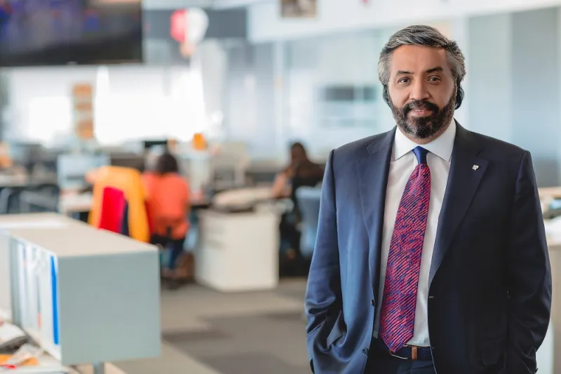 الرئيس التنفيذي لشركة "دي إتش ال": سلامة موظفينا على قمة أولوياتنا وأسلوبي في الإدارة.. القدوة الحسنة  