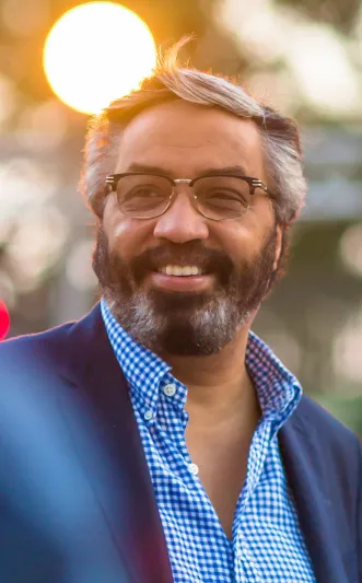 الرئيس التنفيذي لشركة "دي إتش ال": سلامة موظفينا على قمة أولوياتنا وأسلوبي في الإدارة.. القدوة الحسنة  