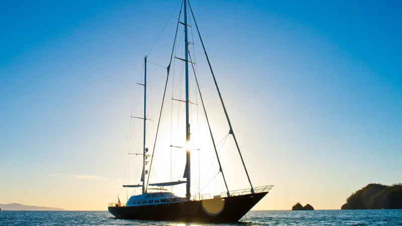 «مورنينج جلوري» يخت شراعي بلمسات كلاسيكية فاخرة (فيديو)