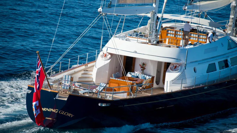 «مورنينج جلوري» يخت شراعي بلمسات كلاسيكية فاخرة (فيديو)