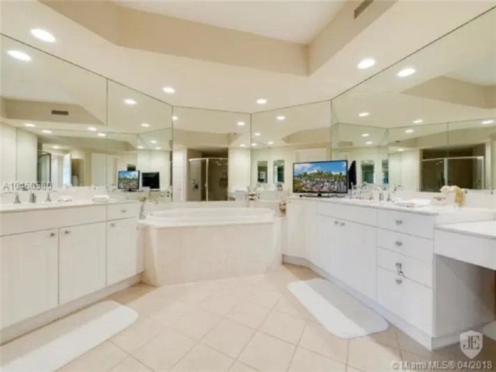 بسعر فلكي..أغلى قصر فاخر يمتلكه أحد نجوم الرياضة في العالم (صور)