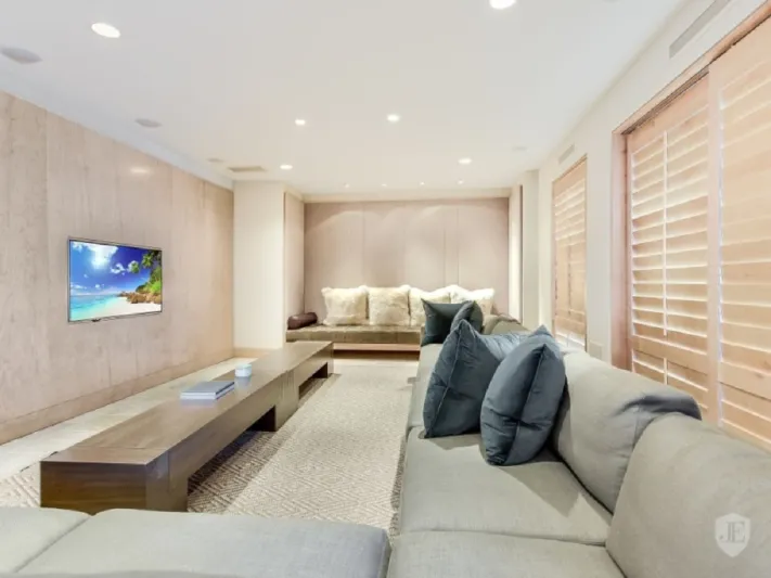 بسعر فلكي..أغلى قصر فاخر يمتلكه أحد نجوم الرياضة في العالم (صور)