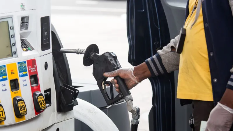 بعد وصول سعر النفط -37 دولار ..هل ستدفع المحطات الوقود مالاً لأصحاب السيارات؟