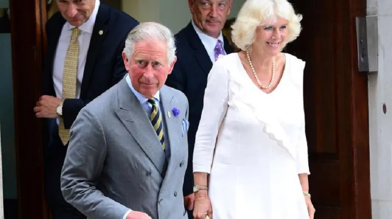 رغم كورونا ..ولى عهد بريطانيا يحتفل بيوم الرقص العالمي (صور)