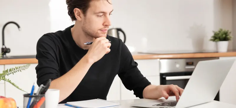 العمل من المنزل والملل..نصائح سريعة لإعادة النشاط من جديد 