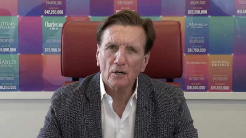 كورونا تدفع مديرًا لمكافأة موظفيه بـ1.6 مليون دولار!(فيديو)