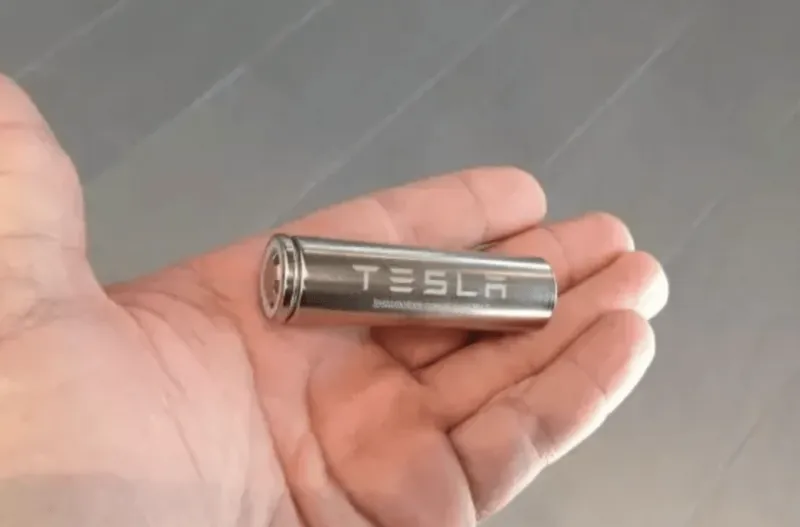 تستمر لـ 1.6 مليون كيلو !..تيسلا تبتكر بطارية ثورية وتحصد براءة اختراع