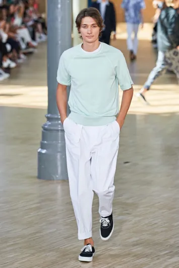 أزياء الرجل لربيع 2020... ألوان زاهية وراحة قبل كل شيء 