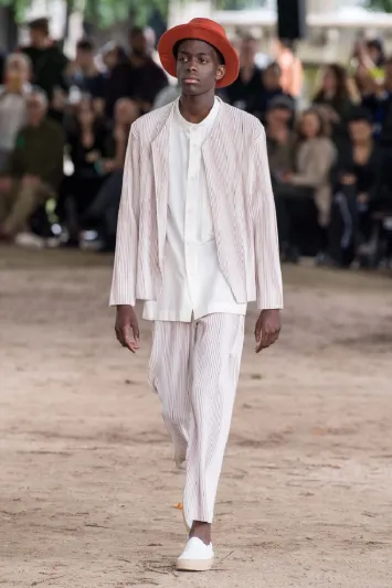 أزياء الرجل لربيع 2020... ألوان زاهية وراحة قبل كل شيء 