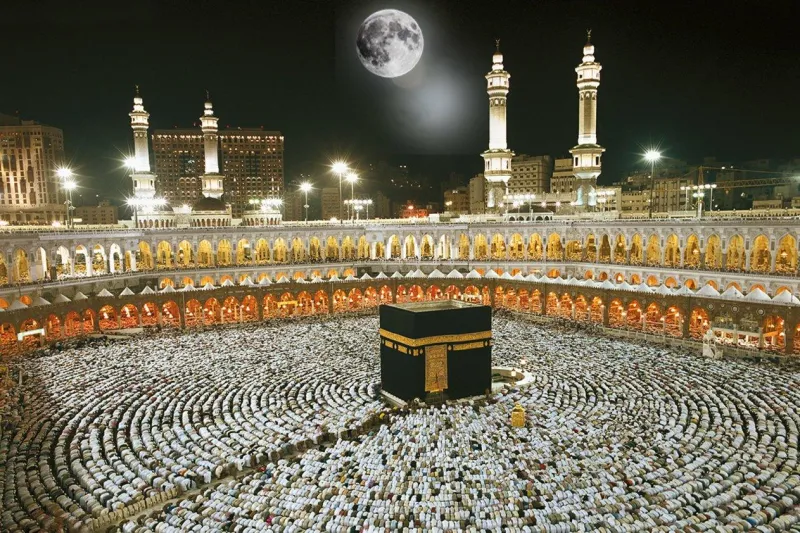 كيف تجرى عملية تطييب الكعبة المشرفة والحجر الأسود يوميًا؟ «فيديو» 