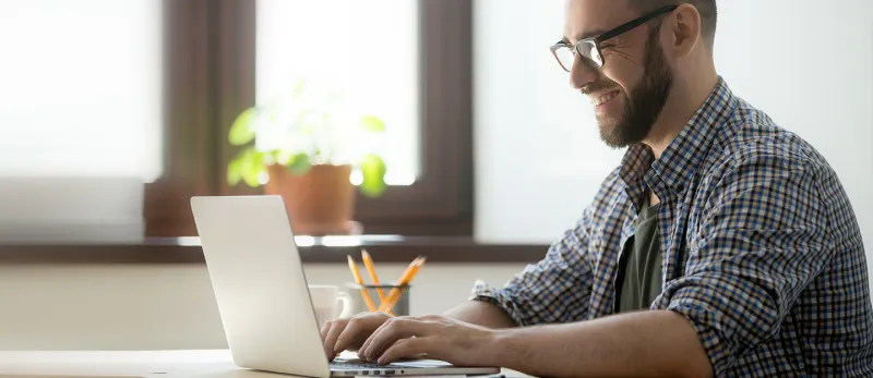 كيف تؤثر الملابس في إنتاجيتنا خلال العمل من المنزل؟