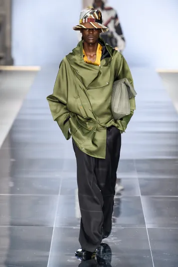 dunhill تستعرض أزياء الموسم الصيفي الجديد في مرآب سيارات (صور)