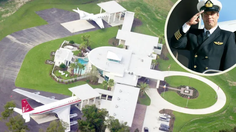 «جون ترافولتا» يستعرض مهاراته في قيادة طائرته الخاصة (فيديو)