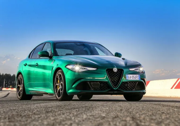 ألفا روميو "2021 Giulia".. التعبير الأقوى عن الأداء والأسلوب الإيطالي المتميز
