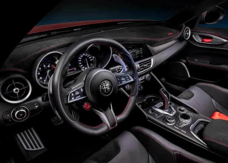 ألفا روميو "2021 Giulia".. التعبير الأقوى عن الأداء والأسلوب الإيطالي المتميز