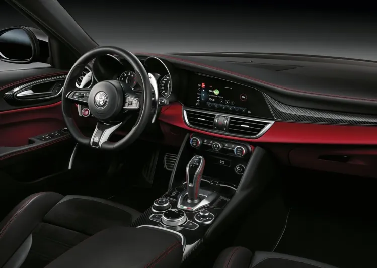 ألفا روميو "2021 Giulia".. التعبير الأقوى عن الأداء والأسلوب الإيطالي المتميز