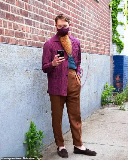 لا تتنازل عن أناقتك ..كمامات رسمية فاخرة مقابل 300 دولار (صور)