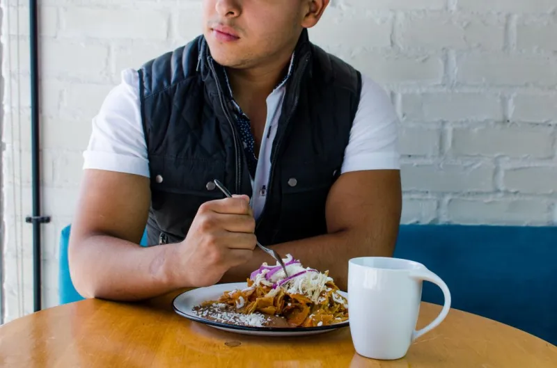 جهاز ياباني مبتكر يمنحك مذاق الطعام دون تناوله! (فيديو)