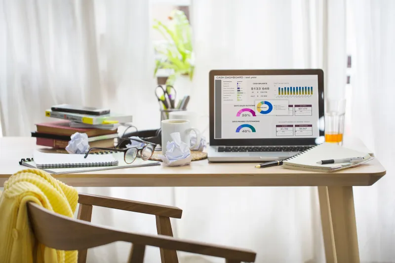 العمل من دورة المياه.. طقوس غريبة للعمل من المنزل خلال كورونا